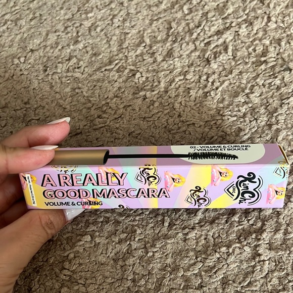 Kim Chi Chic MASCARA - new/sealed/unboxed - Picture 1 of 4